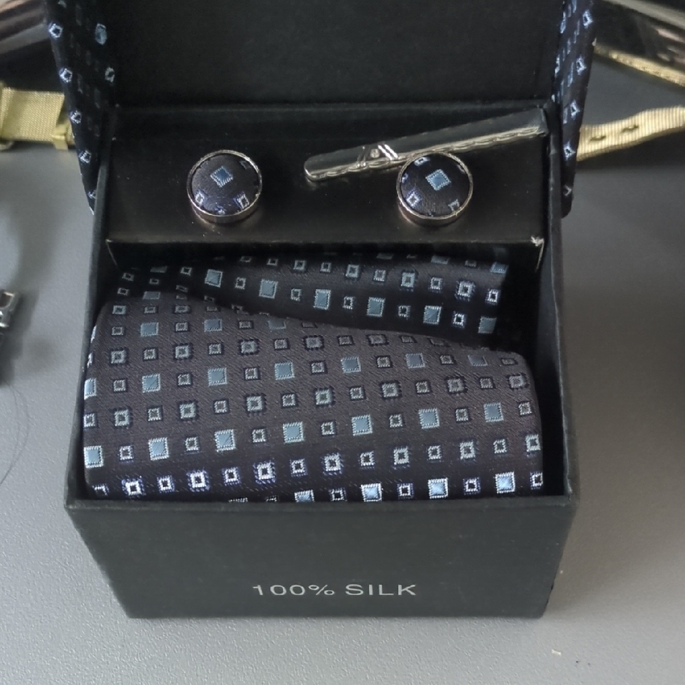 Elegant Black and Blue Silk Tie Set